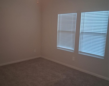 4000 Marble Falls - Photo Thumbnail 6