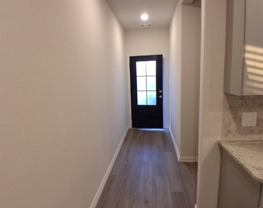 4000 Marble Falls - Photo Thumbnail 2