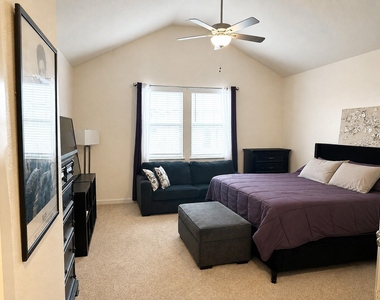 6449 Iron Horse Boulevard - Photo Thumbnail 5