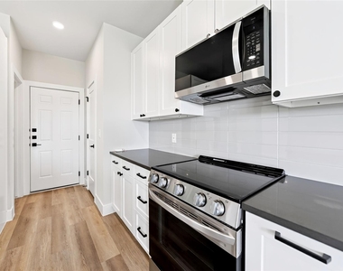 221 Melody Lane - Photo Thumbnail 9