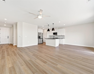 221 Melody Lane - Photo Thumbnail 3