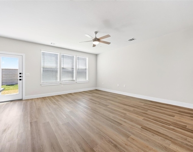 221 Melody Lane - Photo Thumbnail 5