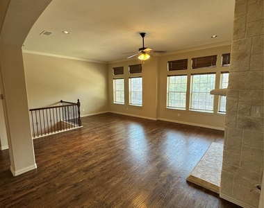 6464 Naples Drive - Photo Thumbnail 4