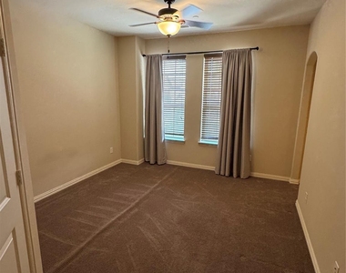 6464 Naples Drive - Photo Thumbnail 10