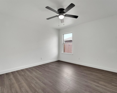 1810 Prairie View Drive - Photo Thumbnail 16