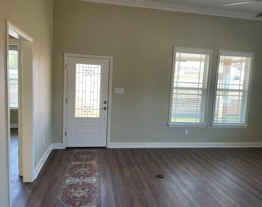 12604 Plassmeyer Place - Photo Thumbnail 2