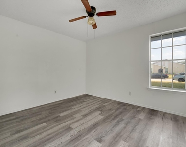 2135 Wheaton Drive - Photo Thumbnail 5