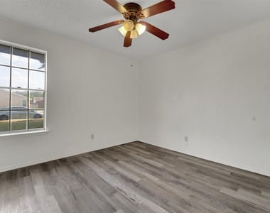 2135 Wheaton Drive - Photo Thumbnail 7