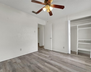 2135 Wheaton Drive - Photo Thumbnail 8