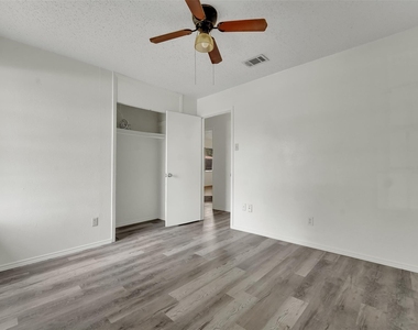 2135 Wheaton Drive - Photo Thumbnail 6