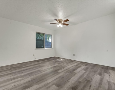 2135 Wheaton Drive - Photo Thumbnail 9