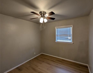 1614 Iowa Street - Photo Thumbnail 12
