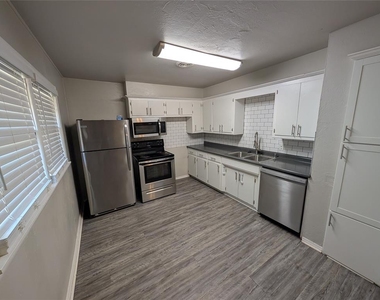 1614 Iowa Street - Photo Thumbnail 4