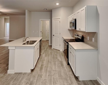 16951 Buck Circle - Photo Thumbnail 7