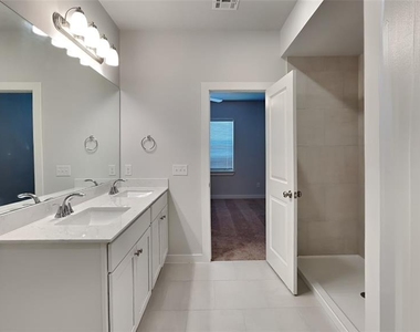 16951 Buck Circle - Photo Thumbnail 11