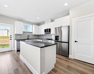 3006 Harmon Drive - Photo Thumbnail 8