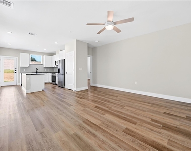 3006 Harmon Drive - Photo Thumbnail 4