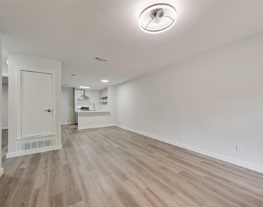 1000 S Mary Street - Photo Thumbnail 4