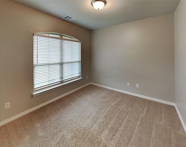 12516 Nw 139th Street - Photo Thumbnail 2