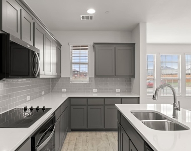 4511 Avion Drive - Photo Thumbnail 3
