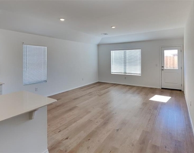 9320 Nw 129th Street - Photo Thumbnail 2