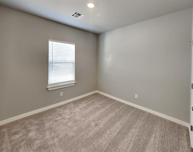 4509 Ne 124th Street - Photo Thumbnail 10