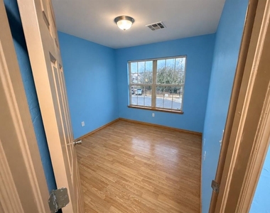12013 Garden Court - Photo Thumbnail 11