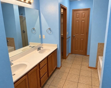 12013 Garden Court - Photo Thumbnail 12