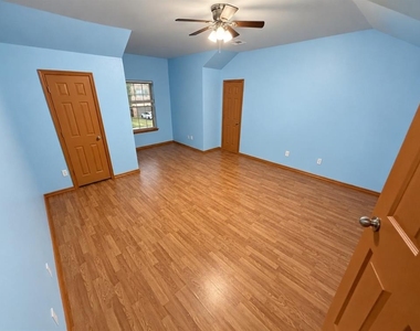 12013 Garden Court - Photo Thumbnail 8