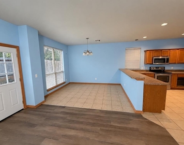 12013 Garden Court - Photo Thumbnail 3