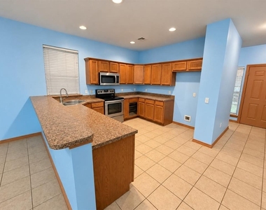 12013 Garden Court - Photo Thumbnail 4