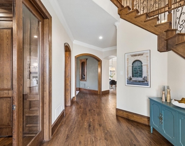 156 Stoneleigh Drive - Photo Thumbnail 2