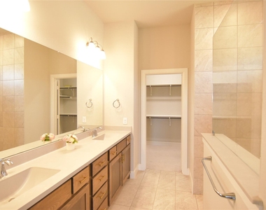 2900 Bluff Creek Drive - Photo Thumbnail 21