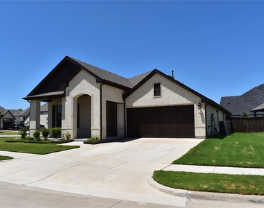 2900 Bluff Creek Drive - Photo Thumbnail 1