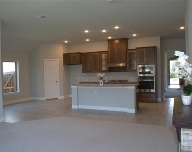 2900 Bluff Creek Drive - Photo Thumbnail 9