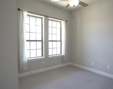 2900 Bluff Creek Drive - Photo Thumbnail 5