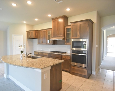2900 Bluff Creek Drive - Photo Thumbnail 11
