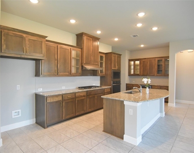 2900 Bluff Creek Drive - Photo Thumbnail 10