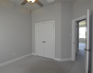 2900 Bluff Creek Drive - Photo Thumbnail 22