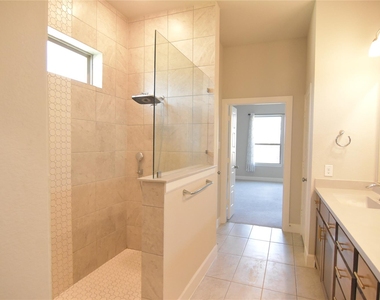 2900 Bluff Creek Drive - Photo Thumbnail 20