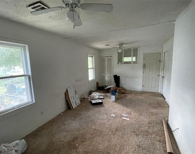 204 W Kittyhawk Drive - Photo Thumbnail 2