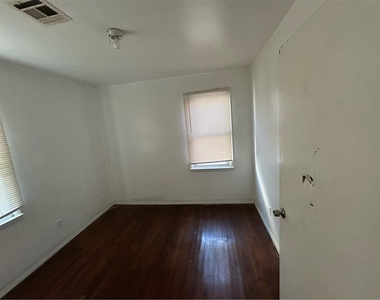 805 Nw 66 Street - Photo Thumbnail 5