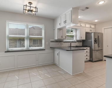 2724 Glen Forest Lane - Photo Thumbnail 3