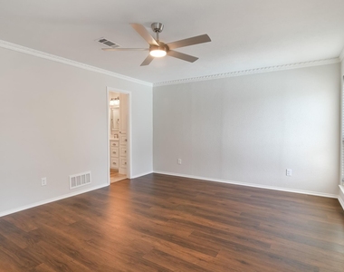 2724 Glen Forest Lane - Photo Thumbnail 7