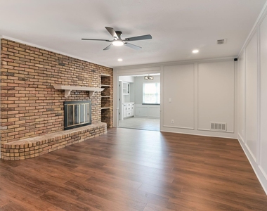 2724 Glen Forest Lane - Photo Thumbnail 2