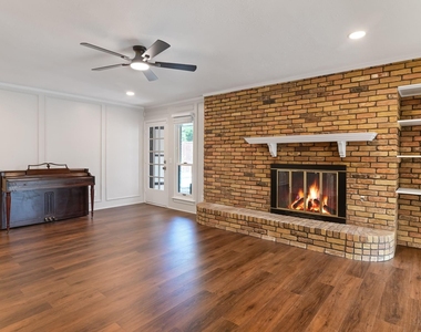 2724 Glen Forest Lane - Photo Thumbnail 1
