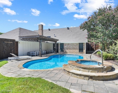 2724 Glen Forest Lane - Photo Thumbnail 15