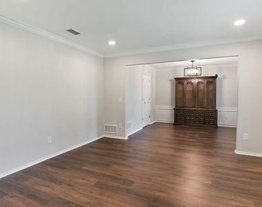 2724 Glen Forest Lane - Photo Thumbnail 5