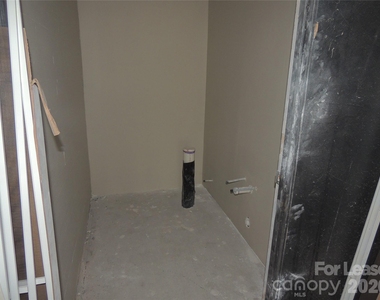 122 W Court Street - Photo Thumbnail 4