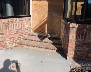 122 W Court Street - Photo Thumbnail 2
